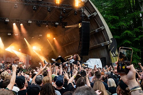 Kvelertak på Ravnedalen Live festival i Kristiansand, 2024.
Foto: Birgit Fostervold @knipselyst

CC: BY-SA 2.0