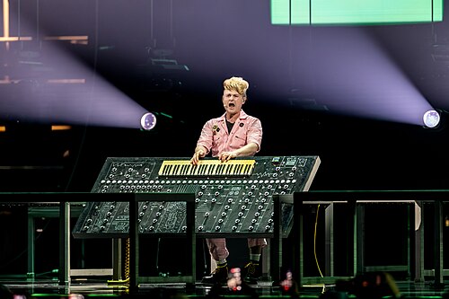 LOOK MUM NO COMPUTER (Sam Bartle) performing  Eins, Zwei, Drei, representing United Kingdom in the 2nd Semi Final of the 2026 Eurovision Song Contest in Vienna