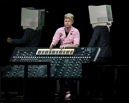 LOOK MUM NO COMPUTER (Sam Bartle) performing  Eins, Zwei, Drei, representing United Kingdom in the 2nd Semi Final of the 2026 Eurovision Song Contest in Vienna