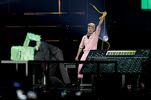LOOK MUM NO COMPUTER (Sam Bartle) performing  Eins, Zwei, Drei, representing United Kingdom in the 2nd Semi Final of the 2026 Eurovision Song Contest in Vienna