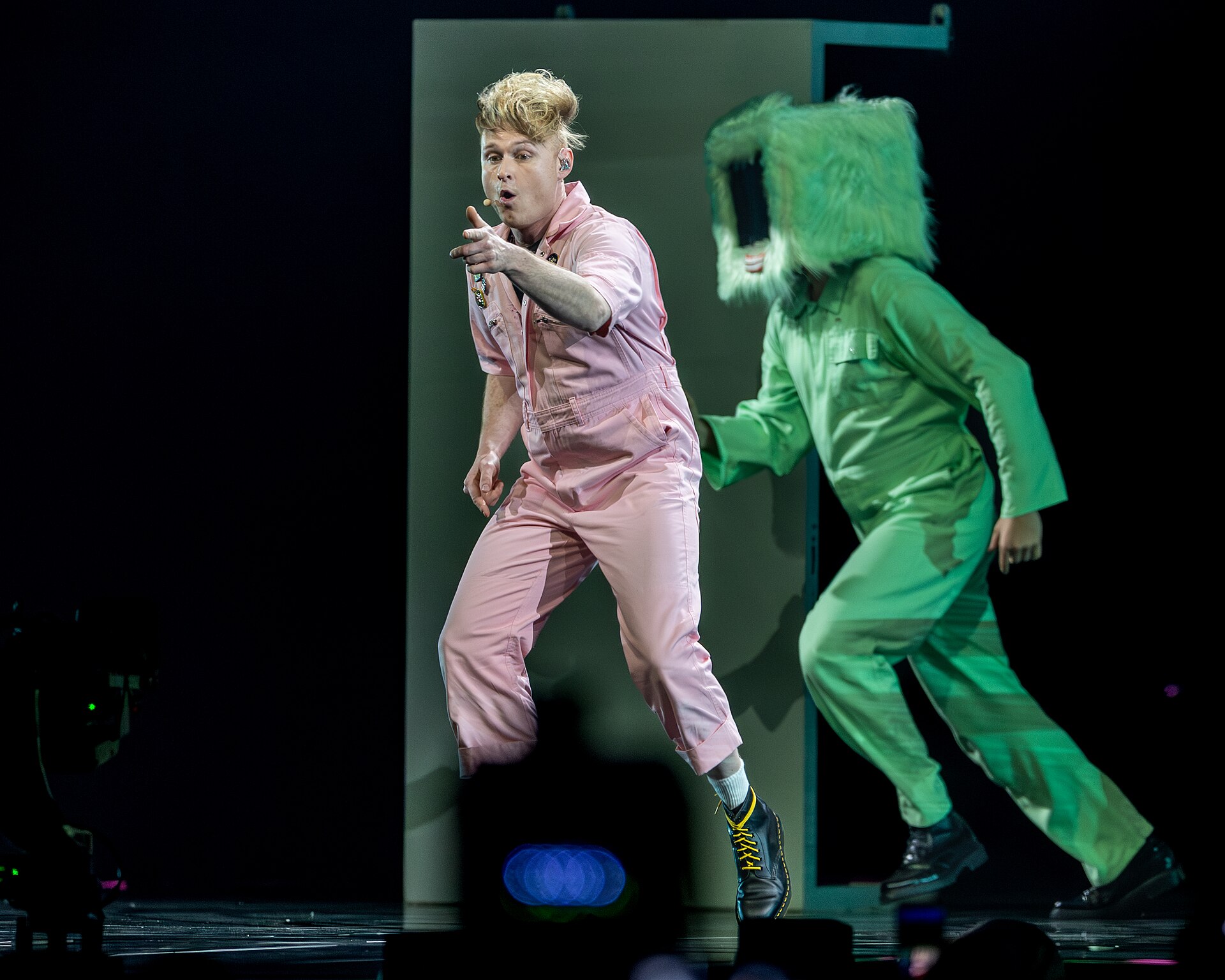 LOOK MUM NO COMPUTER (Sam Bartle) performing  Eins, Zwei, Drei, representing United Kingdom in the 2nd Semi Final of the 2026 Eurovision Song Contest in Vienna