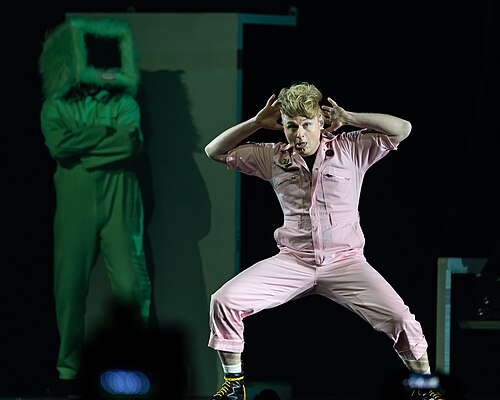 LOOK MUM NO COMPUTER (Sam Bartle) performing  Eins, Zwei, Drei, representing United Kingdom in the 2nd Semi Final of the 2026 Eurovision Song Contest in Vienna