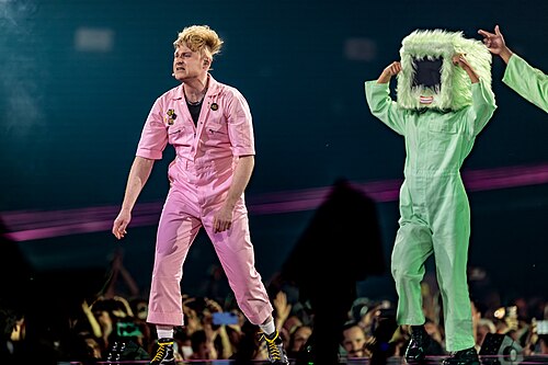 LOOK MUM NO COMPUTER (Sam Bartle) performing  Eins, Zwei, Drei, representing United Kingdom in the 2nd Semi Final of the 2026 Eurovision Song Contest in Vienna