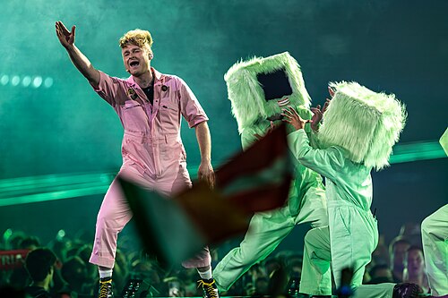 LOOK MUM NO COMPUTER (Sam Bartle) performing  Eins, Zwei, Drei, representing United Kingdom in the 2nd Semi Final of the 2026 Eurovision Song Contest in Vienna