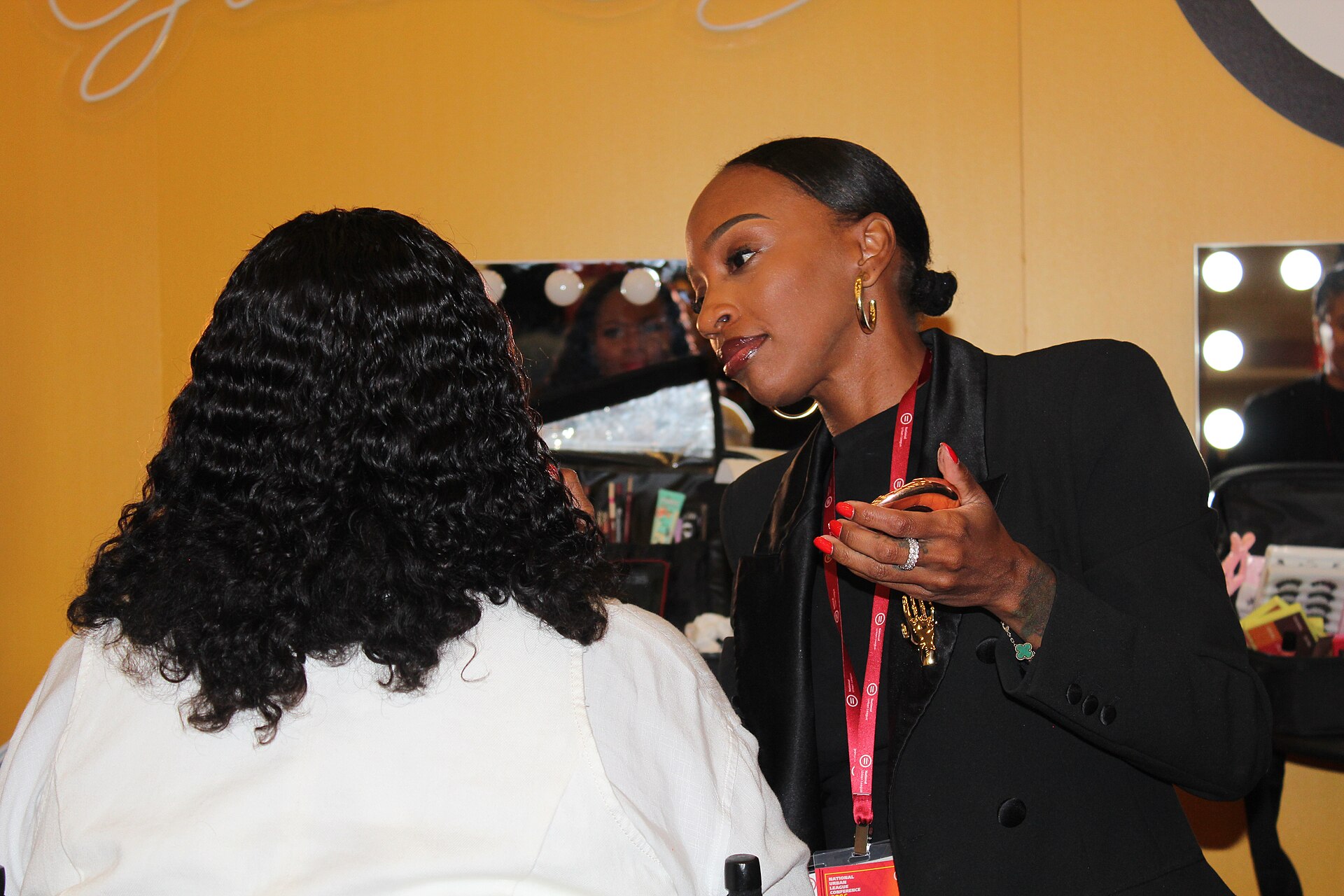 La’Tara “La-La” Deshazior, CEO&Owner of @TheFashionistisLLCStudio, doing makeup at the Glam Bar, at the 2025 National Urban League Conference.