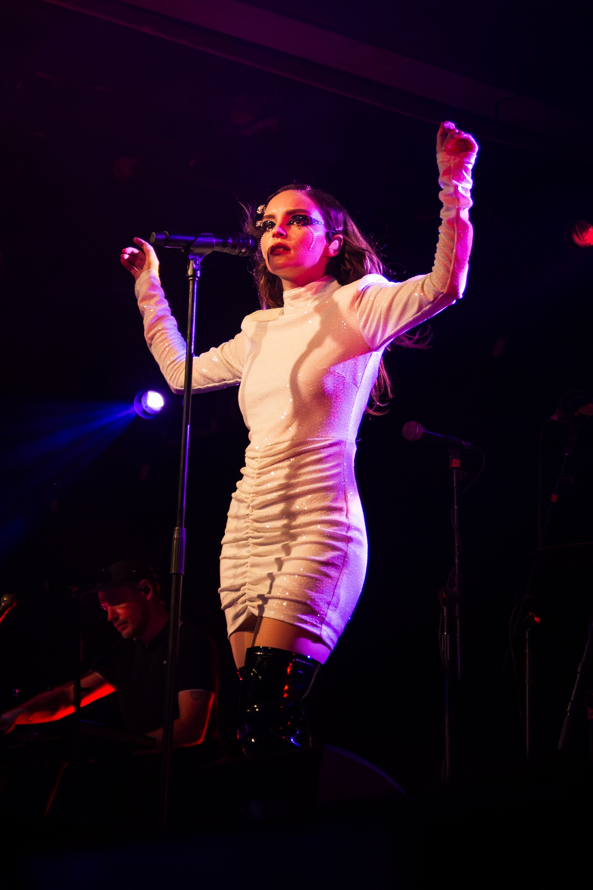 Lauren Mayberry during a live CHVRCHES performance on March 24th at Sacadura 154 in Rio de Janeiro, Brazil.