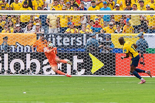 Manuel Neuer Enner Valencia during Ecuador v Germany on 25 June 2026 at the 2026 FIFA World Cup
