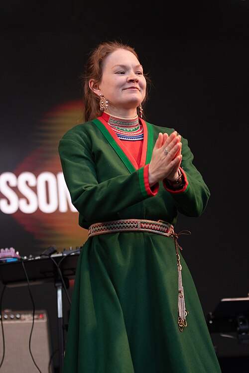 Marja Mortensson, a South Sámi joik singer performing at 2025 Riddu Riđđu