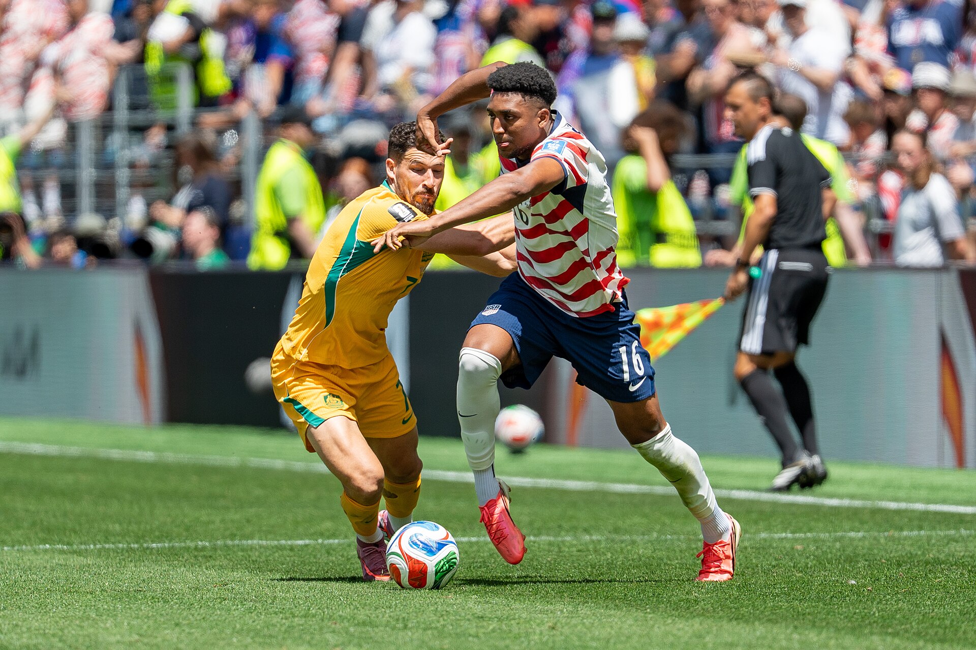 Mathew Leckie Alex Freeman during United States v Australia on 19 June 2026 at the 2026 FIFA World Cup