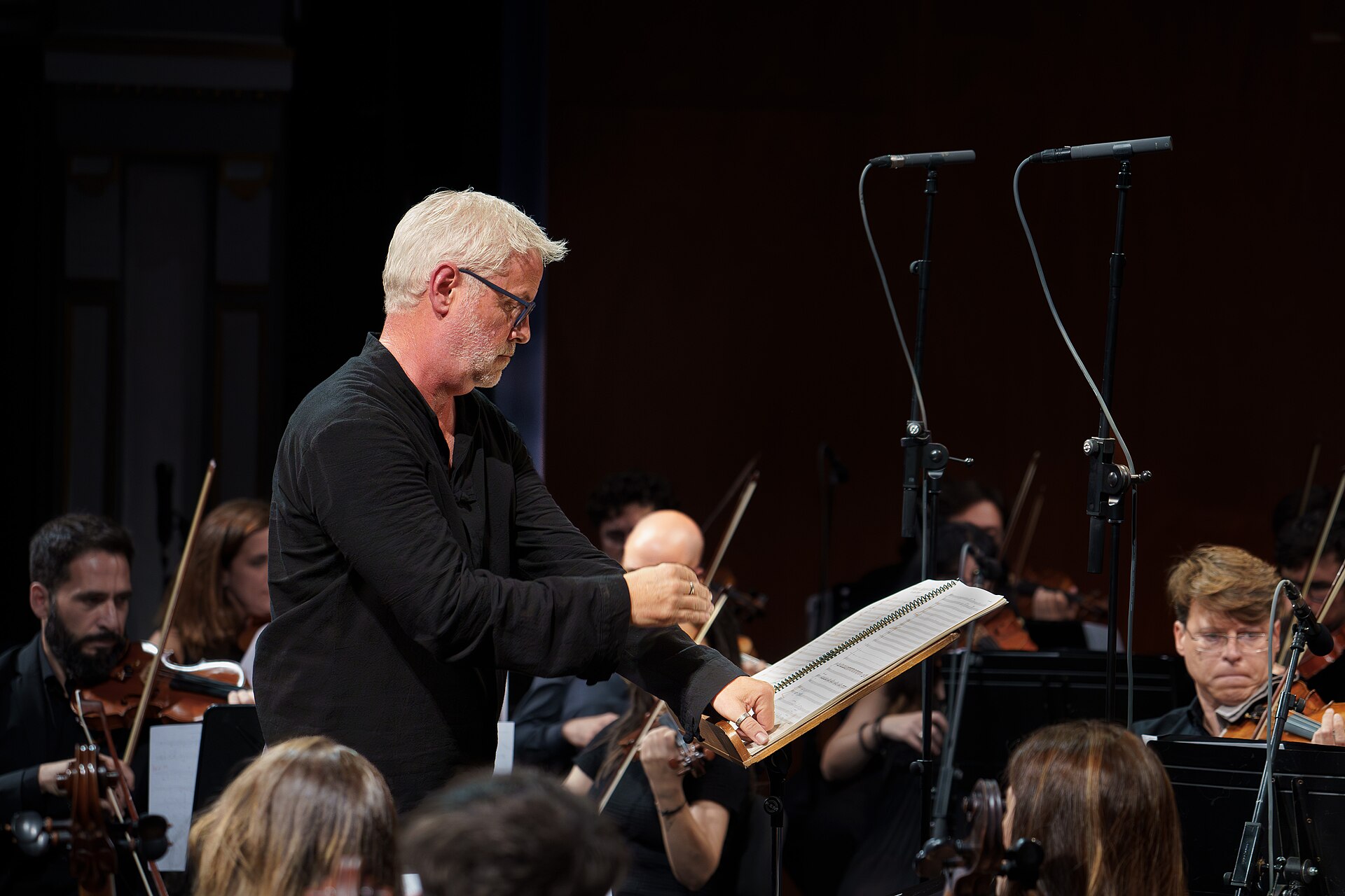 Blake Neely durante la celebración del Festival Movie Score Málaga (Mosma) 2024 con la Orquesta Sinfónica de Málaga