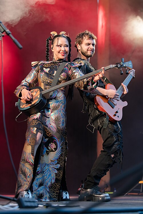 NiNi performing original folk metal at 2025 Riddu Riđđu Festival