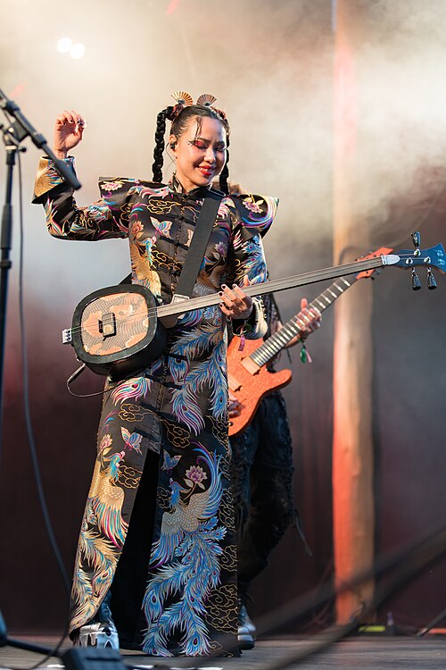 NiNi performing original folk metal at 2025 Riddu Riđđu Festival