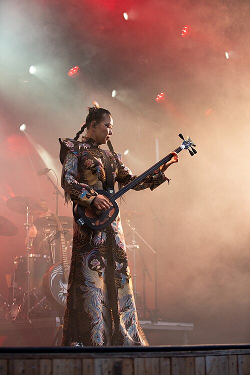 NiNi performing original folk metal at 2025 Riddu Riđđu Festival