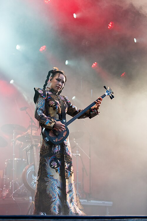 NiNi performing original folk metal at 2025 Riddu Riđđu Festival