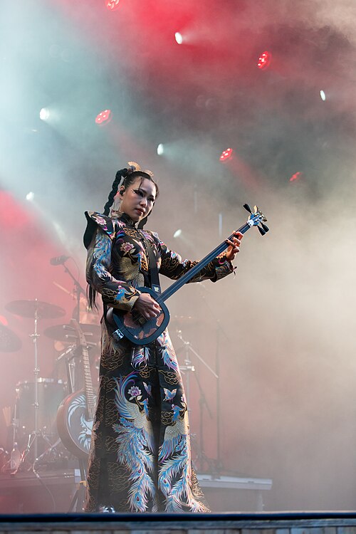 NiNi performing original folk metal at 2025 Riddu Riđđu Festival