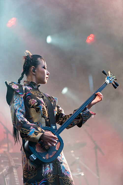 NiNi performing original folk metal at 2025 Riddu Riđđu Festival