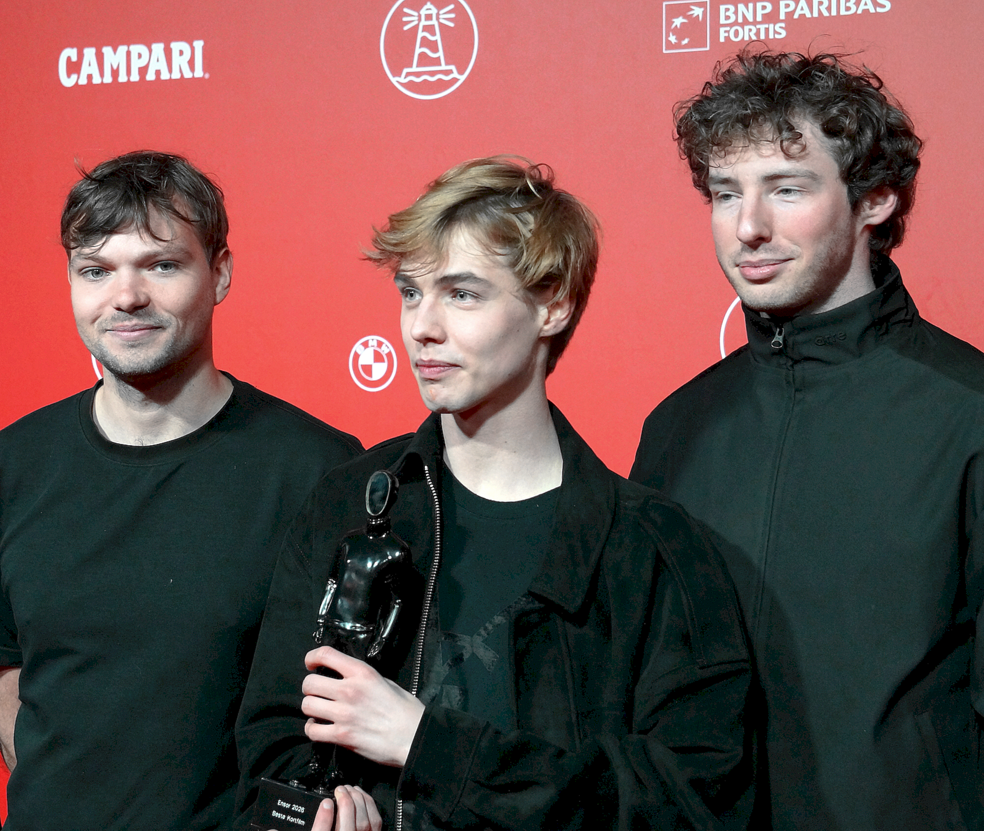 Jasper De Maeseneer met de Ensor voor Beste Kortfilm voor 'Shutterspeed', Filmfestival Oostende