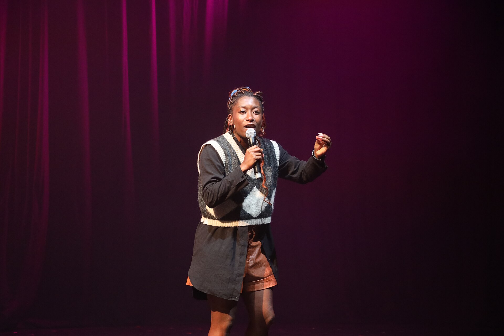 Sophie Duker, comedian, at the 2024 Edinburgh Festival Fringe as the emcee of the show, Best of the Fest: Daytime.